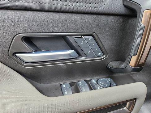 Used 2025 GMC Hummer EV 2X image 17