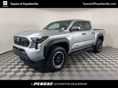 Certified 2025 Toyota Tacoma TRD Off-Road AWD/4WD image 1