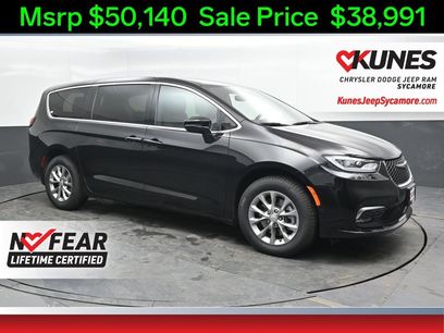 New 2026 Chrysler Pacifica Select