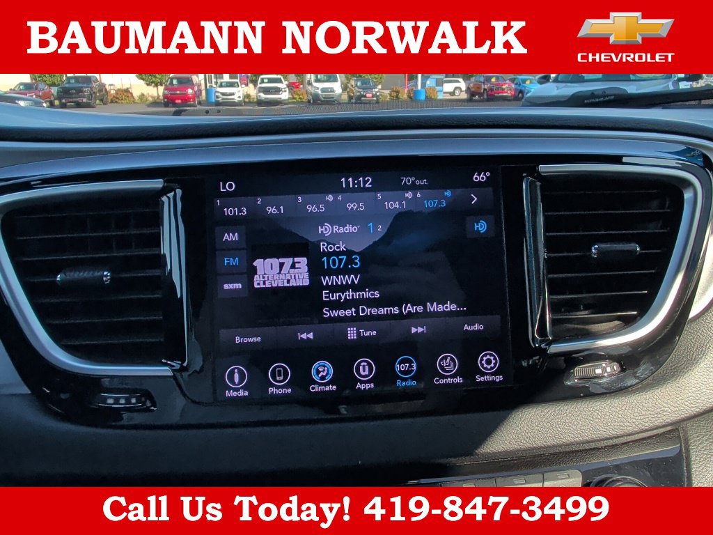 Used 2018 Chrysler Pacifica Touring-L w/ Advanced Safetytec Group FWD image 24