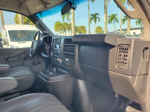 Used 2018 GMC Savana 3500 w/ Driver Convenience Package image 21