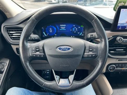 Used 2020 Ford Escape Titanium image 33