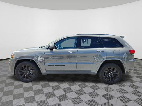 Used 2021 Jeep Grand Cherokee Laredo X AWD/4WD image 5
