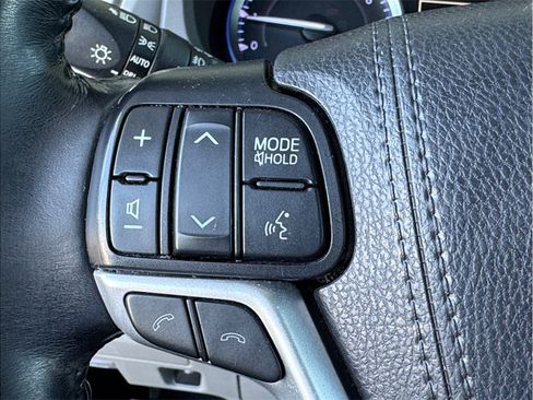 Used 2019 Toyota Highlander XLE image 14