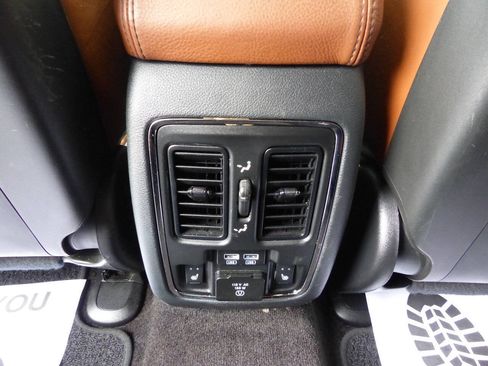 Used 2019 Jeep Grand Cherokee Summit w/ Platinum Series Group AWD/4WD image 44