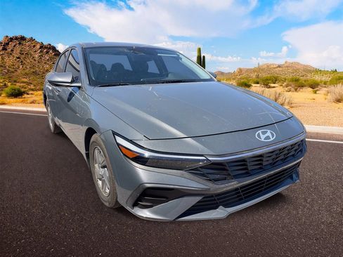 Used 2025 Hyundai Elantra SE FWD image 1