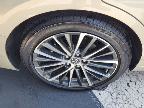 Used 2025 Lexus ES 300h w/ Premium Package image 28