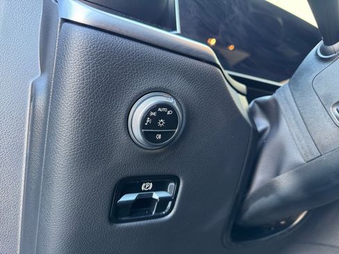 Used 2025 Mercedes-Benz GLC 300 4MATIC image 21