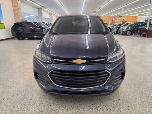 Used 2019 Chevrolet Trax LS FWD image 2