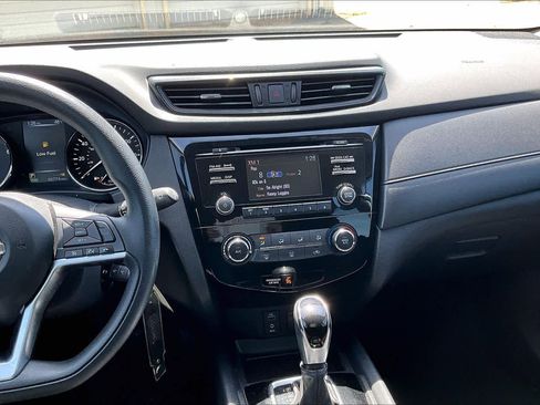 Used 2017 Nissan Rogue S image 7