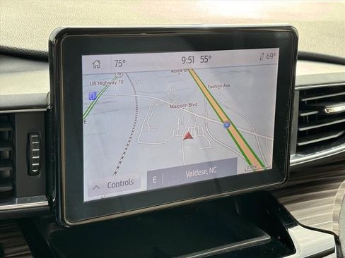 Used 2023 Ford Explorer Limited image 5