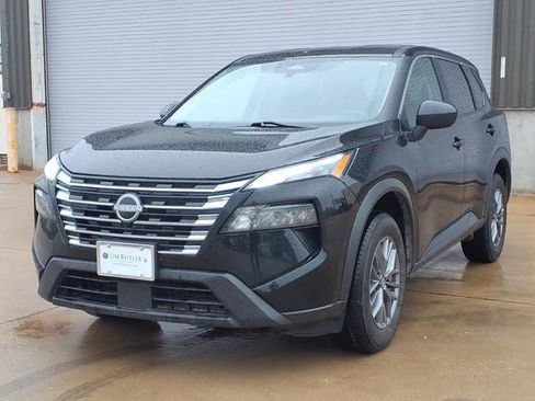 Used 2024 Nissan Rogue S image 1