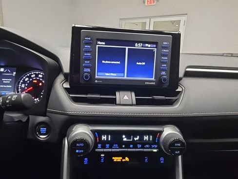 Used 2022 Toyota RAV4 XLE image 9