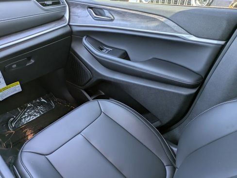 New 2025 Jeep Grand Cherokee Limited w/ Black Appearance Package image 15