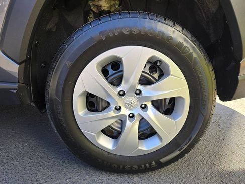 Used 2020 Toyota RAV4 LE AWD/4WD image 6