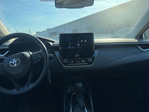Used 2025 Toyota Corolla LE image 18