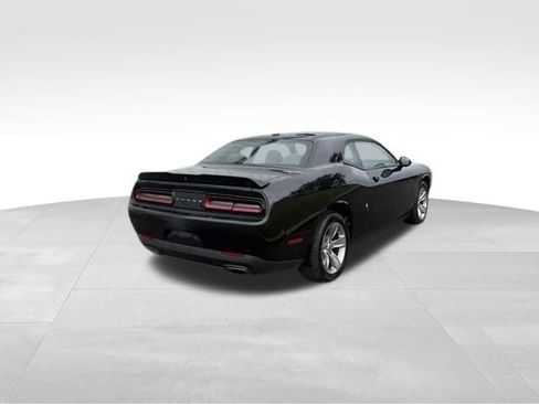 Used 2019 Dodge Challenger SXT RWD image 7