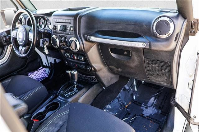 Used 2017 Jeep Wrangler Unlimited Sahara AWD/4WD image 23