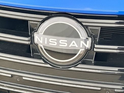 Used 2024 Nissan Versa SR FWD image 29