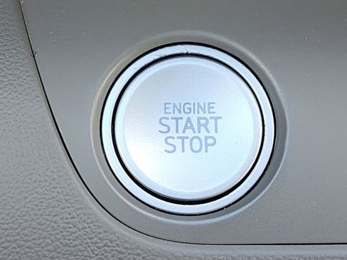 Used 2025 Hyundai Elantra SEL image 34