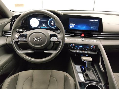 Used 2023 Hyundai Elantra SEL w/ Convenience Package FWD image 22