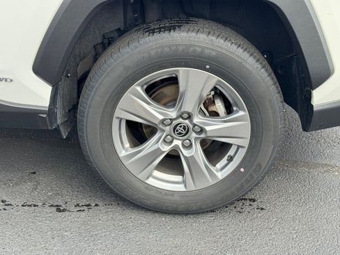 Used 2025 Toyota RAV4 XLE AWD/4WD image 9
