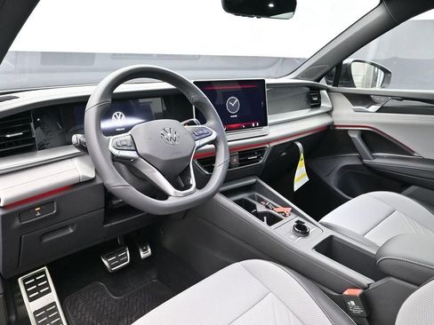 New 2026 Volkswagen Tiguan SE R-Line FWD image 7