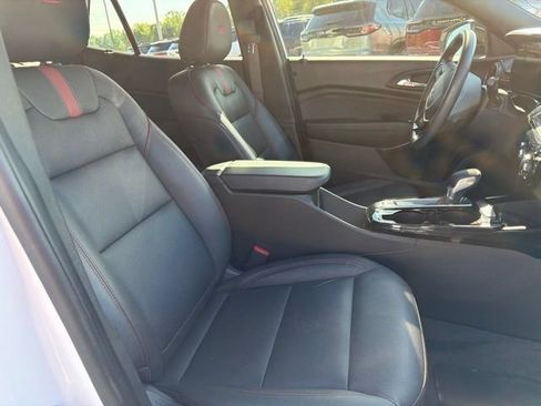 Used 2025 Chevrolet Trax RS w/ Sunroof Package FWD image 11