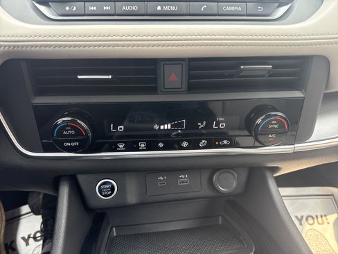 Used 2023 Nissan Rogue SV image 19