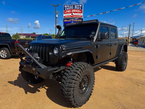 Used 2022 Jeep Gladiator Sport AWD/4WD image 1
