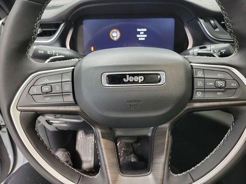 New 2025 Jeep Grand Cherokee Limited AWD/4WD image 18