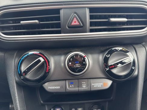 Used 2021 Hyundai Kona SE image 10