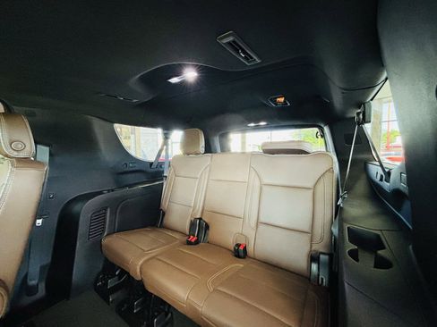 Used 2024 Chevrolet Suburban High Country AWD/4WD image 32