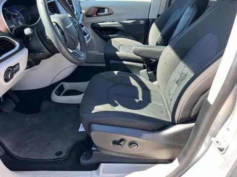 Certified 2024 Chrysler Voyager LX image 15