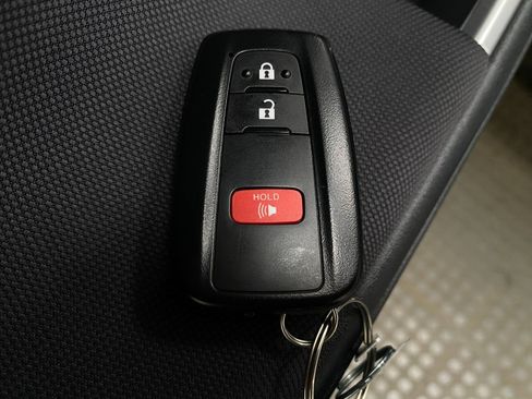 Used 2023 Toyota Highlander L image 30