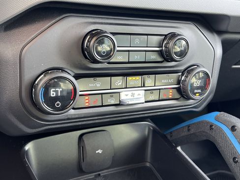 Used 2024 Ford Bronco Black Diamond image 21