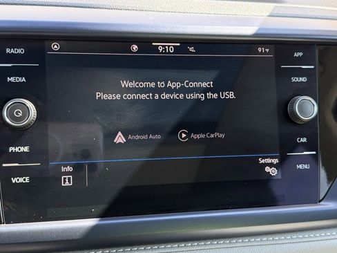 Certified 2024 Volkswagen Taos SE image 10