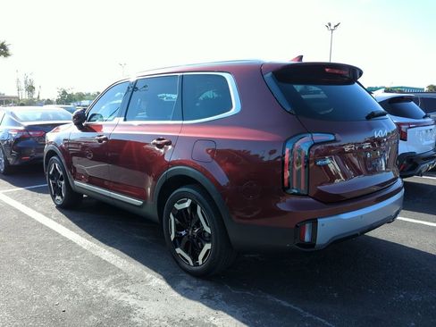 Certified 2023 Kia Telluride EX w/ EX Captain's Chair Package image 8