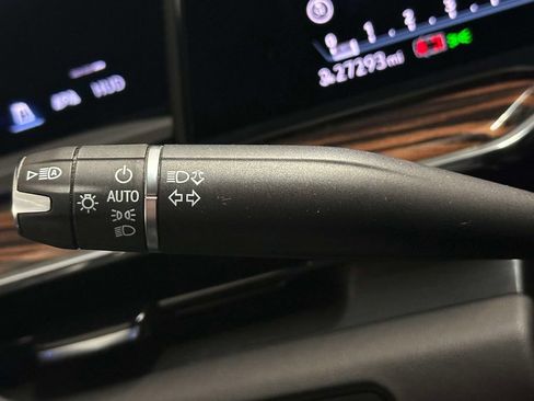 Used 2024 Cadillac Escalade Premium Luxury AWD/4WD image 26