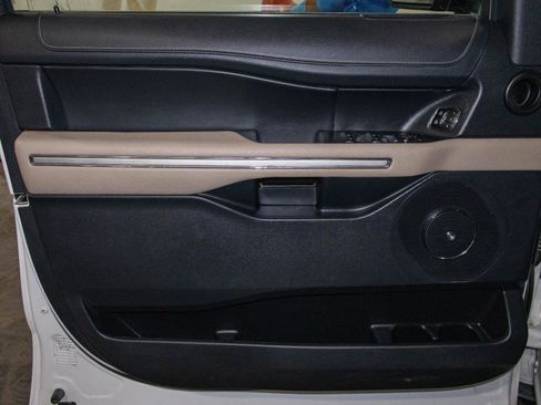 Used 2024 Ford Expedition Limited AWD/4WD image 11