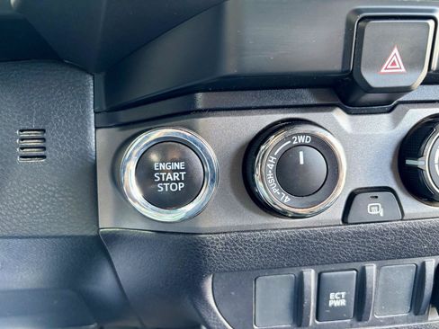 Used 2019 Toyota Tacoma TRD Off-Road AWD/4WD image 5