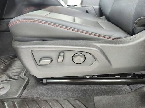 Used 2025 Chevrolet Colorado Z71 w/ Technology Package image 20