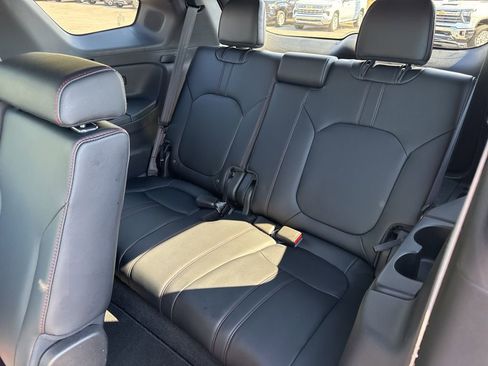 Used 2025 Honda Pilot Black Edition image 13
