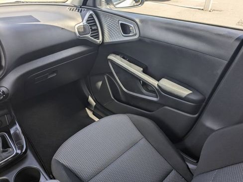 Certified 2025 Kia Soul LX w/ LX Technology Package FWD image 18