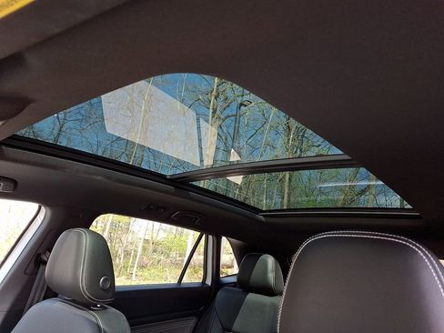 Certified 2023 Volkswagen Atlas Cross Sport SE w/ Panoramic Sunroof Package image 14