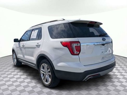 Used 2017 Ford Explorer XLT w/ Equipment Group 202A FWD image 4