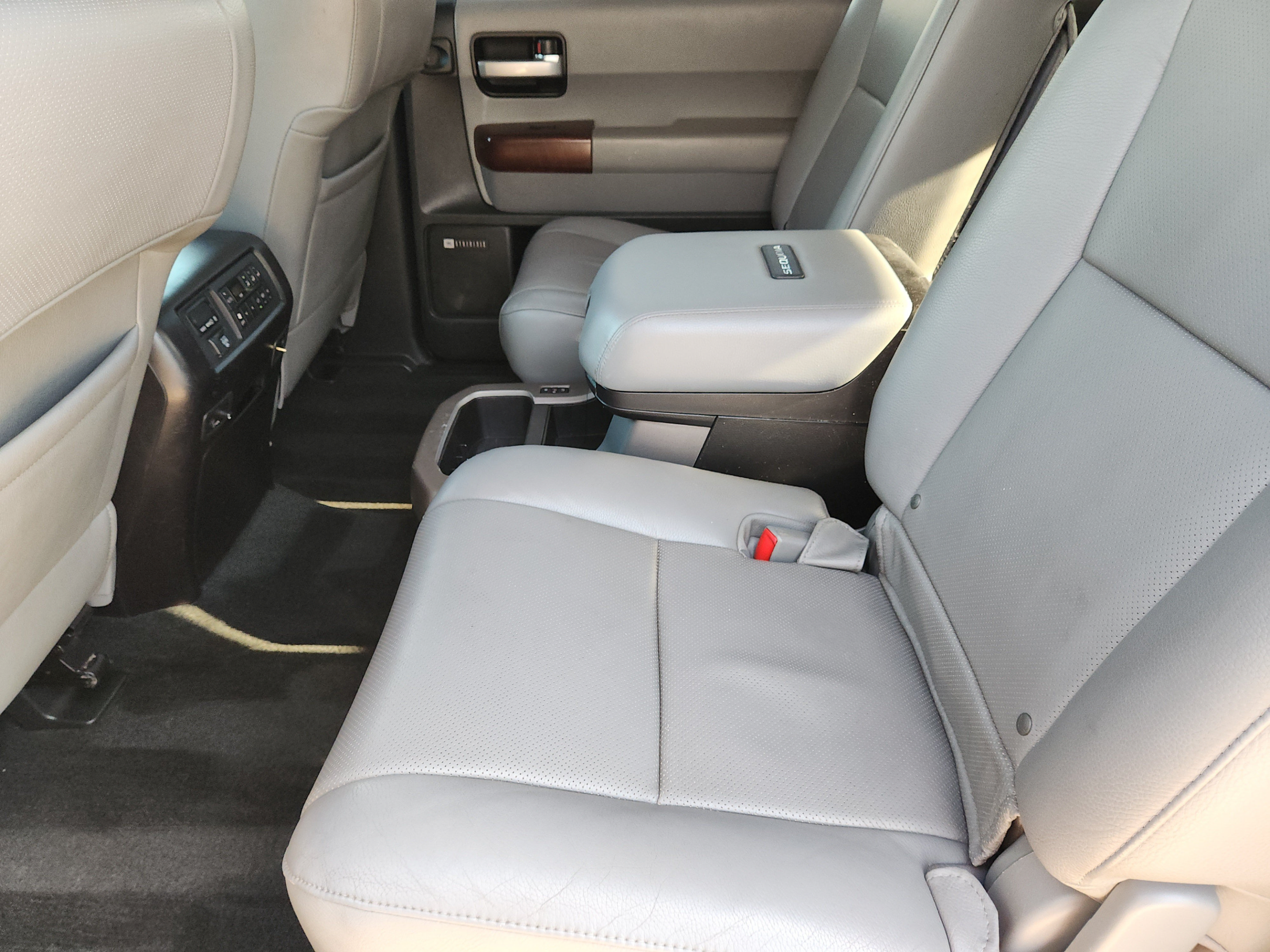 Used 2014 Toyota Sequoia Platinum RWD image 24