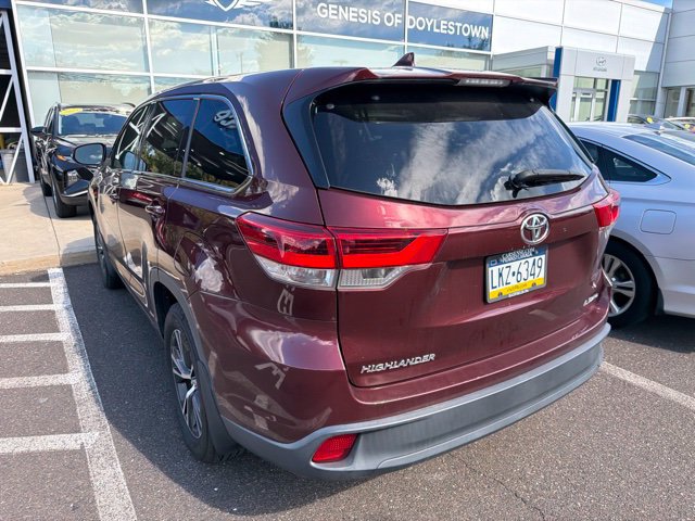 Used 2017 Toyota Highlander Plus AWD/4WD image 9