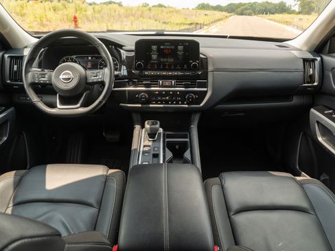 Used 2025 Nissan Pathfinder SL FWD image 21