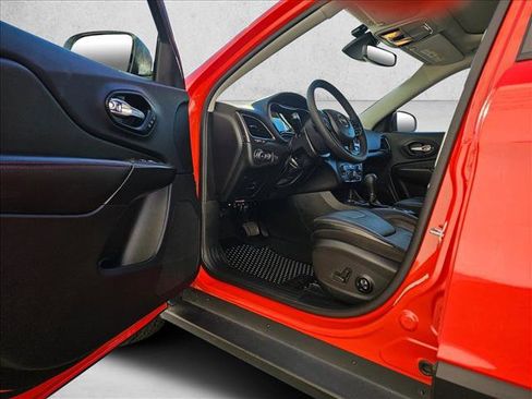 Used 2021 Jeep Cherokee Trailhawk w/ Sun, Sound & Nav Group image 18